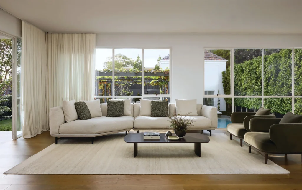 Curved Sofas How Soft Lines Are Reshaping Contemporary Living Spaces 654158